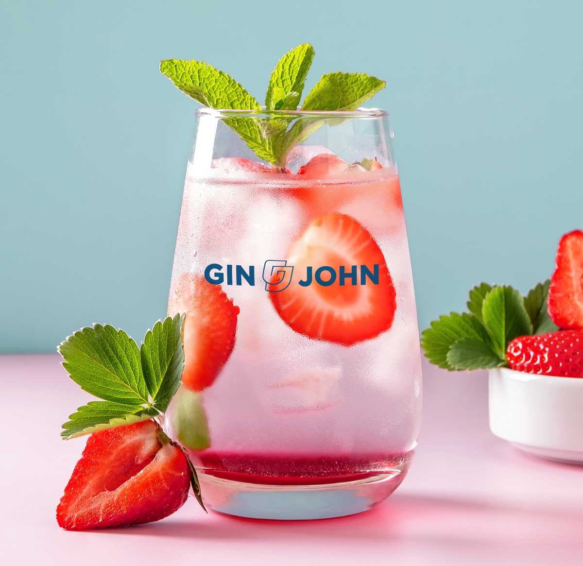 Strawberry Gin Smash mit frischen Erdbeeren