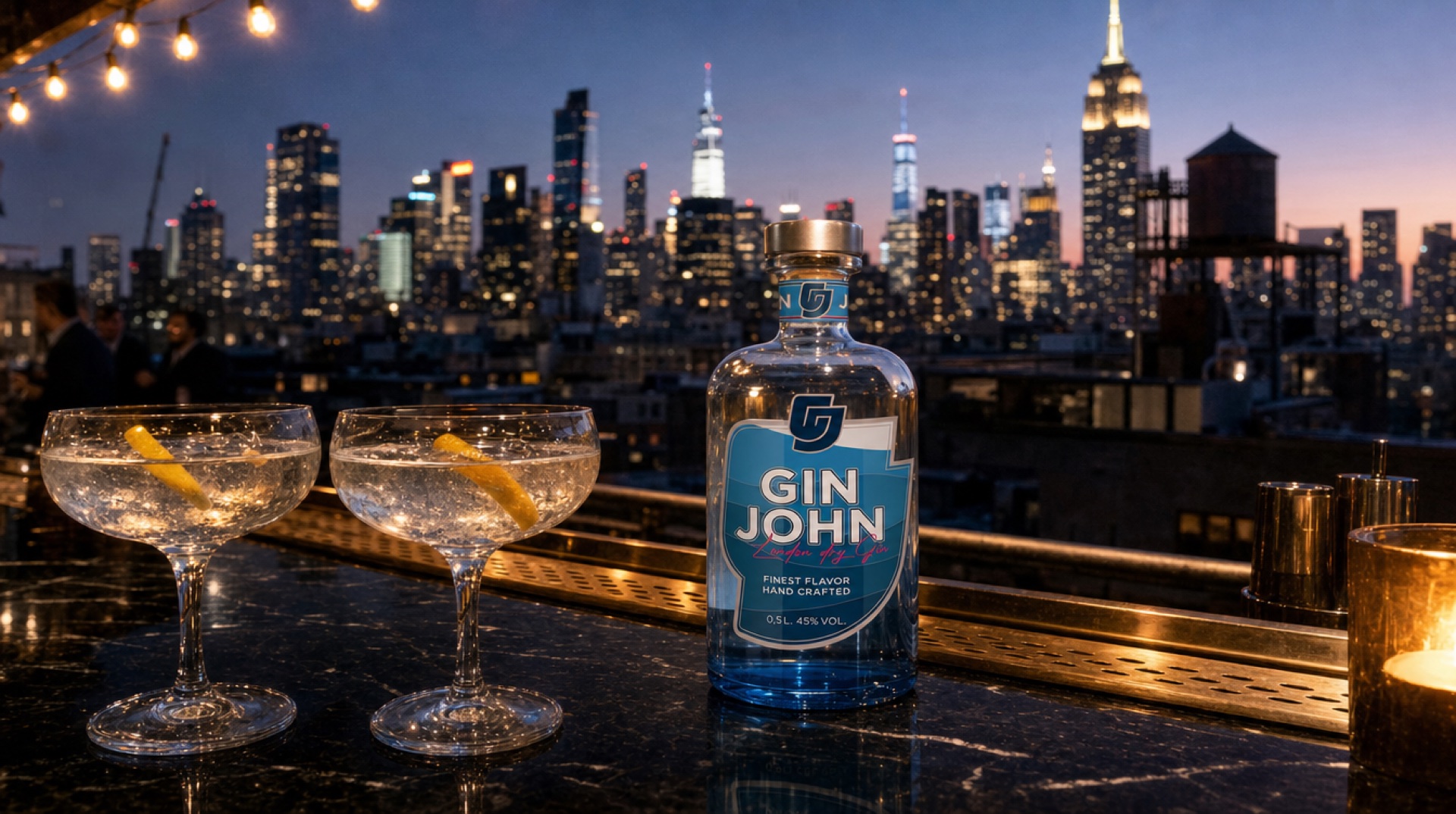 Manhattan Rooftop Bar zur blauen Stunde mit Gin John und Skyline
